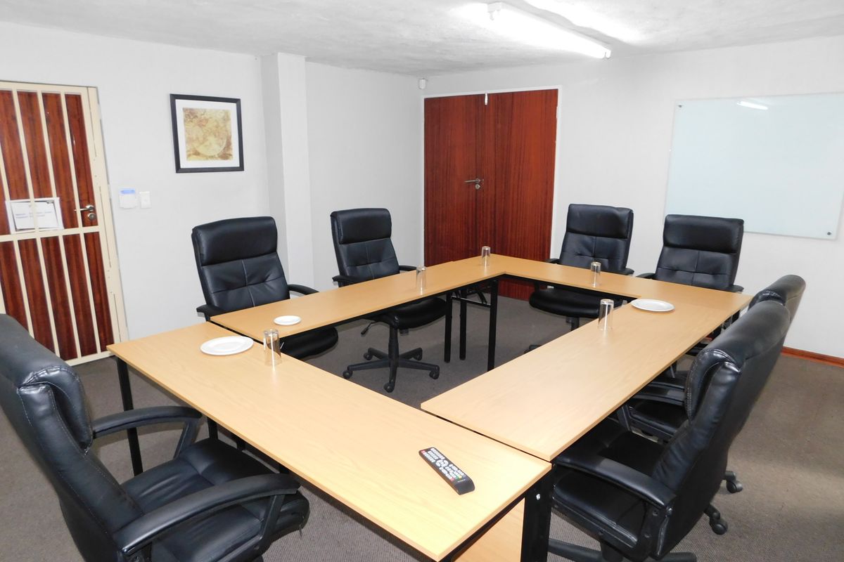 Freestanding Freehold Versatile Premises Ideal For Training / Conferencing. - Photo 5