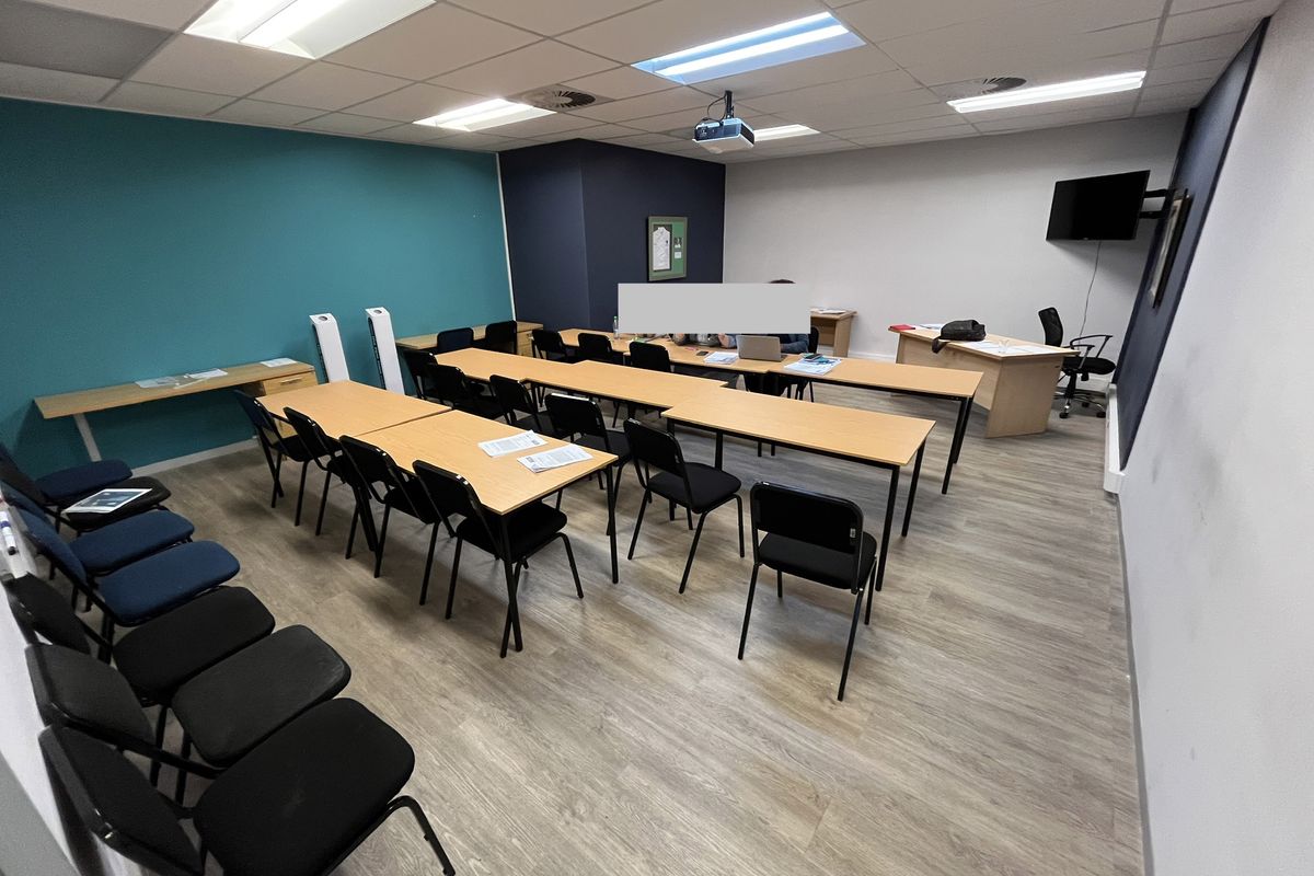 Modern Plug-and-Play Office with Sweeping CBD & Harbour Views. The Towers, Foreshore. - Photo 5