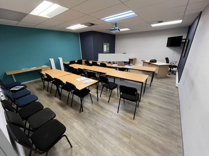 Modern Plug-and-Play Office with Sweeping CBD & Harbour Views. The Towers, Foreshore. - Photo 5