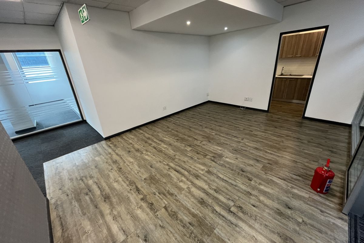14th Floor Office with Uninterrupted CBD & Harbour Views. The Towers, Foreshore - Photo 3