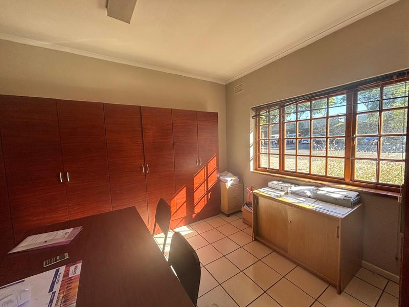 166sqm Office To Let in Bo Oakdale, Bellville | 4 Offices | Parking Included - Photo 5