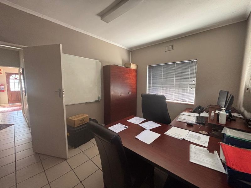 166sqm Office To Let in Bo Oakdale, Bellville | 4 Offices | Parking Included - Photo 8