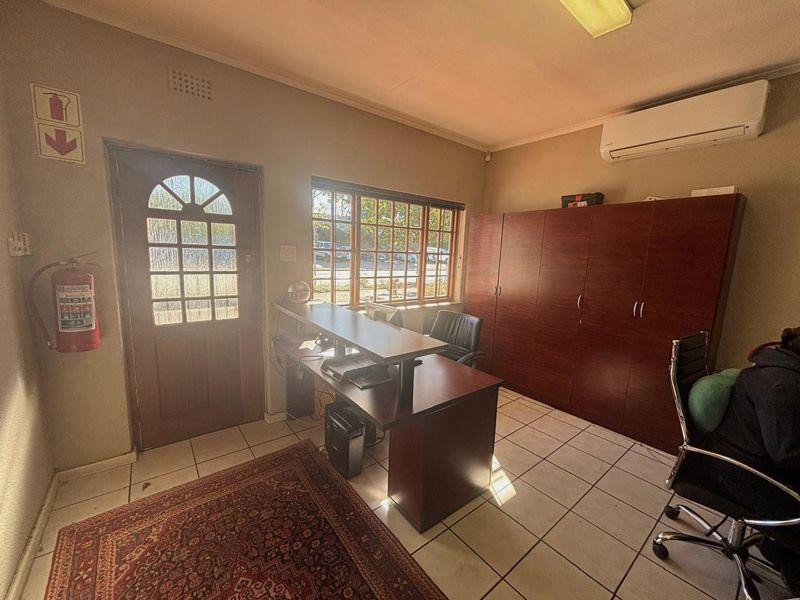 166sqm Office To Let in Bo Oakdale, Bellville | 4 Offices | Parking Included - Photo 2