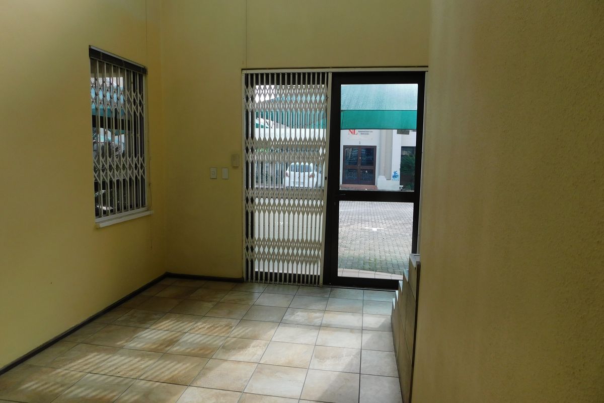 Neat Ground Floor Workspace Available In A Secure Modern Park. - Photo 4