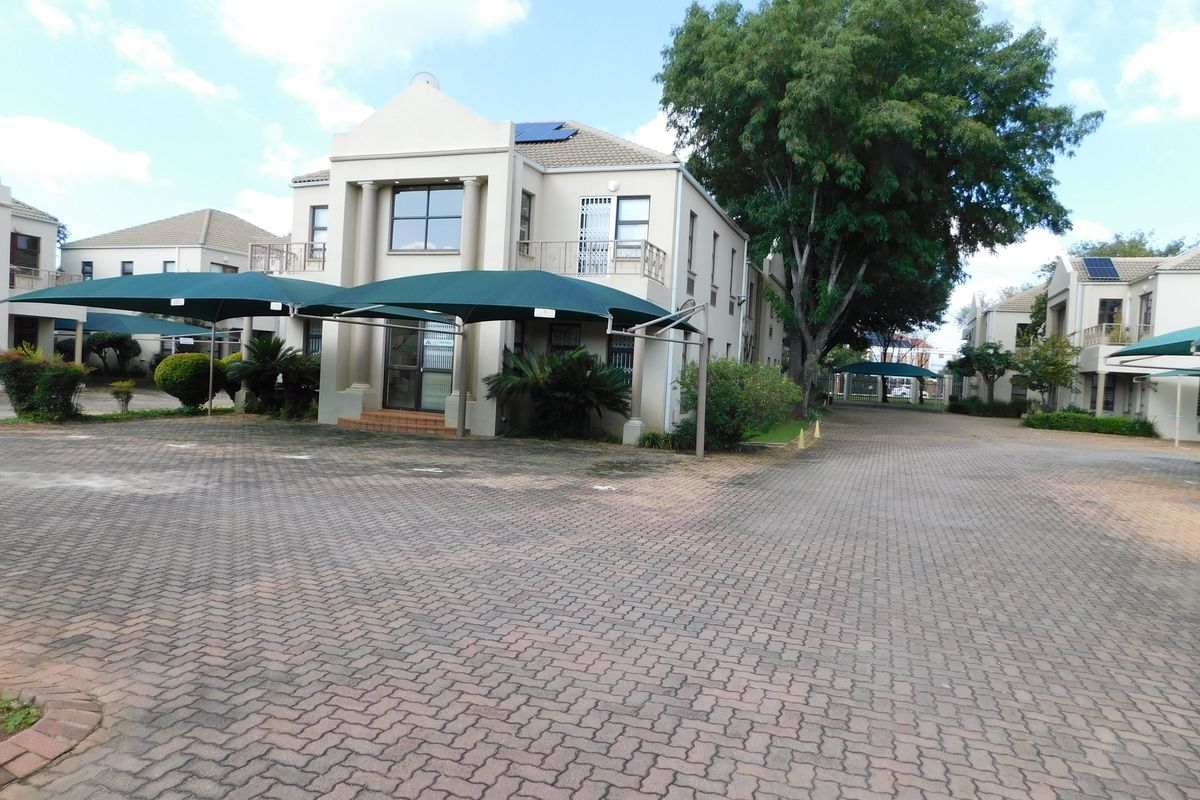 Neat Ground Floor Workspace Available In A Secure Modern Park. - Photo 2