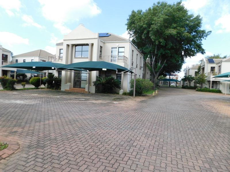 Neat Ground Floor Workspace Available In A Secure Modern Park. - Photo 2