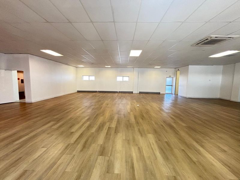 206m2 First Floor Retail / Office Space To Let in Durbanville - Photo 5