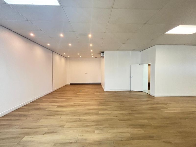 206m2 First Floor Retail / Office Space To Let in Durbanville - Photo 9