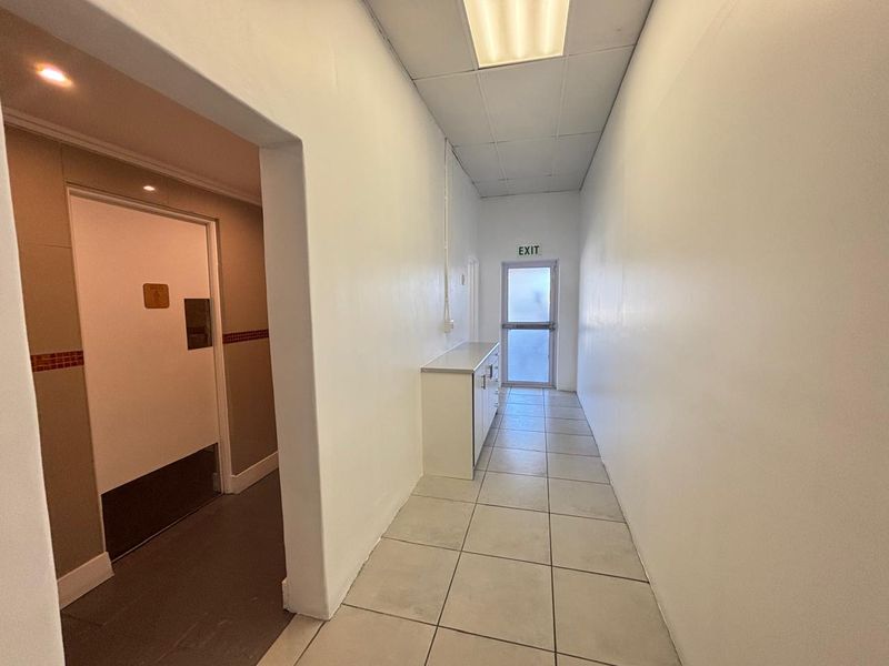 206m2 First Floor Retail / Office Space To Let in Durbanville - Photo 10
