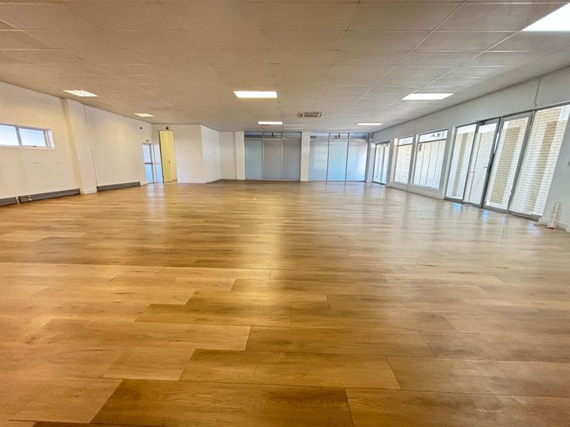 206m2 First Floor Retail / Office Space To Let in Durbanville - Photo 8