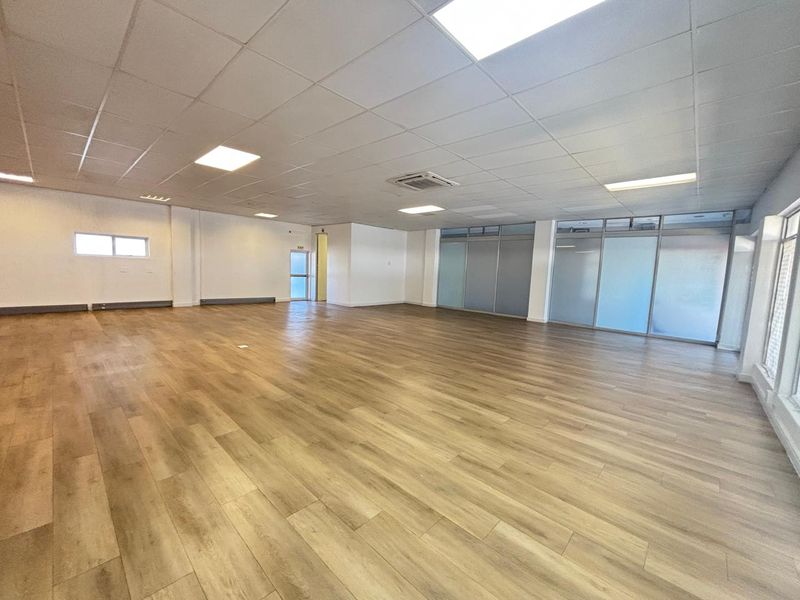 206m2 First Floor Retail / Office Space To Let in Durbanville - Photo 6