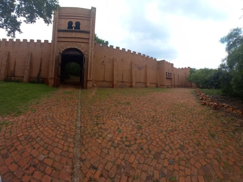 Opportunity never to be missed - Moroccan style castle Boutique Hotel for sale! - Photo 3