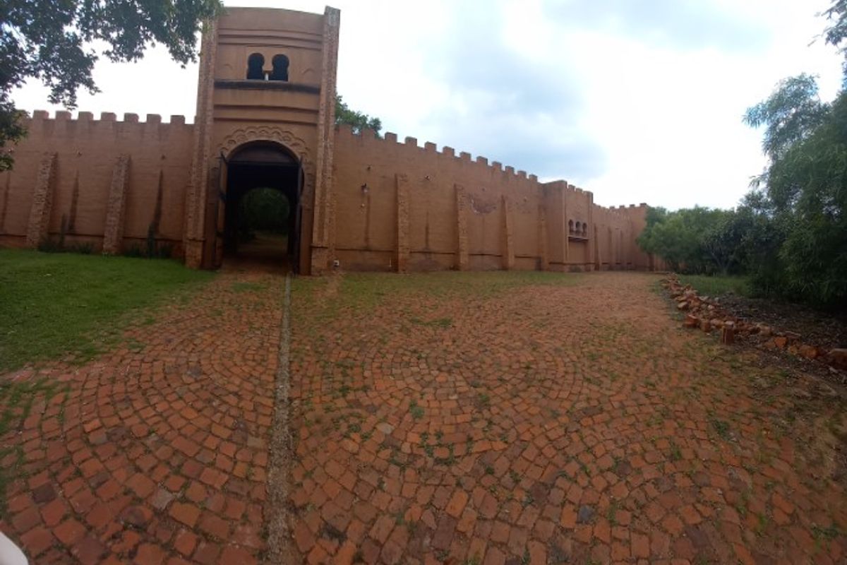 Opportunity never to be missed - Moroccan style castle Boutique Hotel for sale! - Photo 3
