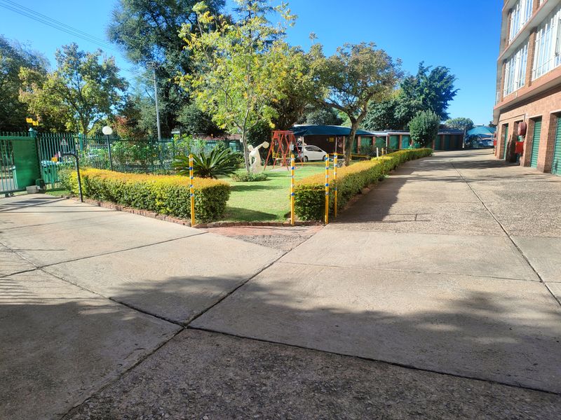 Flat For Sale In Pretoria - Photo 2