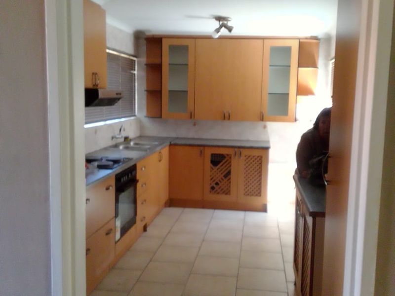 Great 2 bedroom unit with big living space - Photo 4