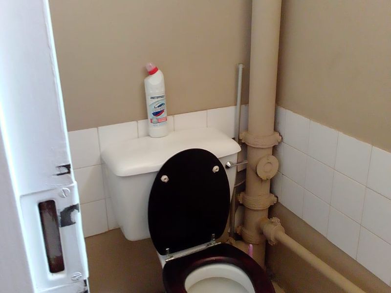 Great 2 bedroom unit with big living space - Photo 7