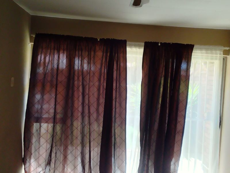 Great 2 bedroom unit with big living space - Photo 6