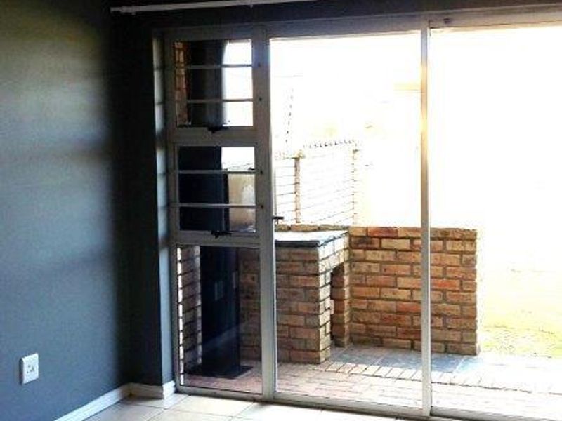 WALMER HEIGHTS 2 BED 1 BATH TOWNHOUSE FOR RENT - Photo 5