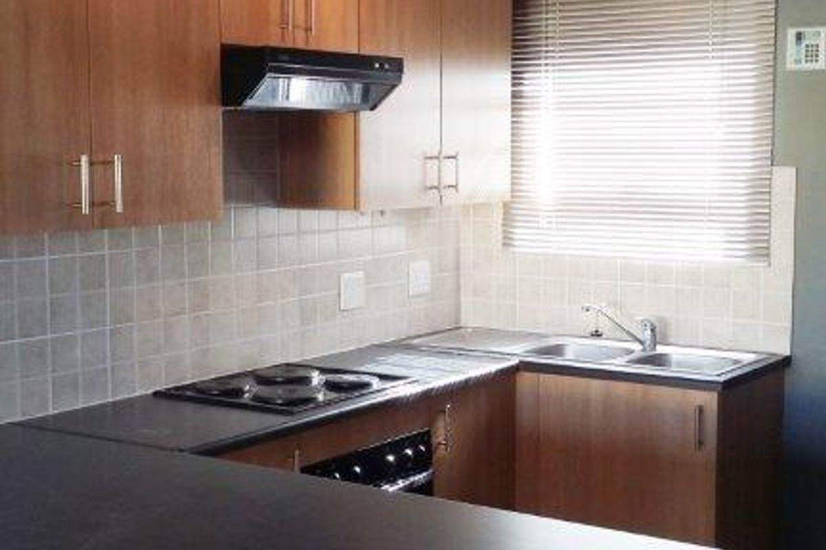 WALMER HEIGHTS 2 BED 1 BATH TOWNHOUSE FOR RENT - Photo 3