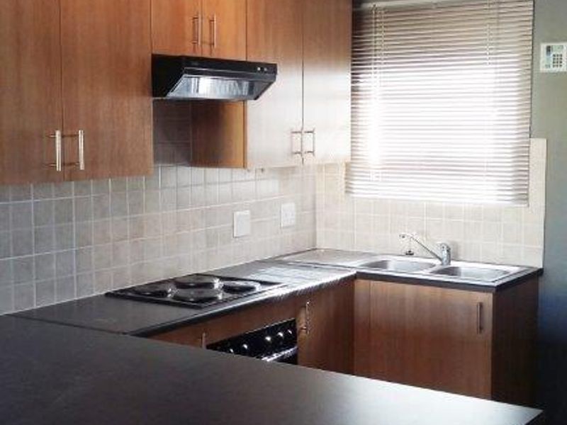 WALMER HEIGHTS 2 BED 1 BATH TOWNHOUSE FOR RENT - Photo 3