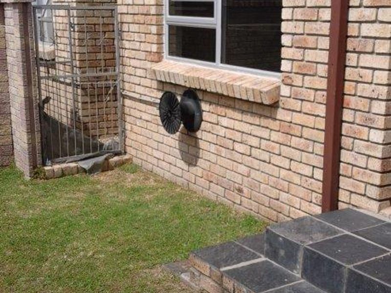 WALMER HEIGHTS 2 BED 1 BATH TOWNHOUSE FOR RENT - Photo 8