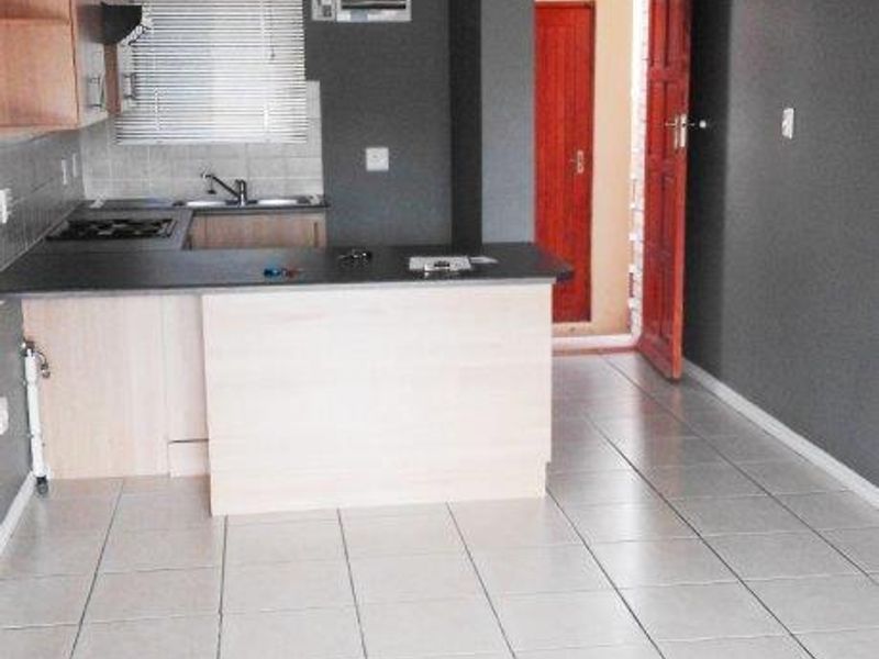 WALMER HEIGHTS 2 BED 1 BATH TOWNHOUSE FOR RENT - Photo 2