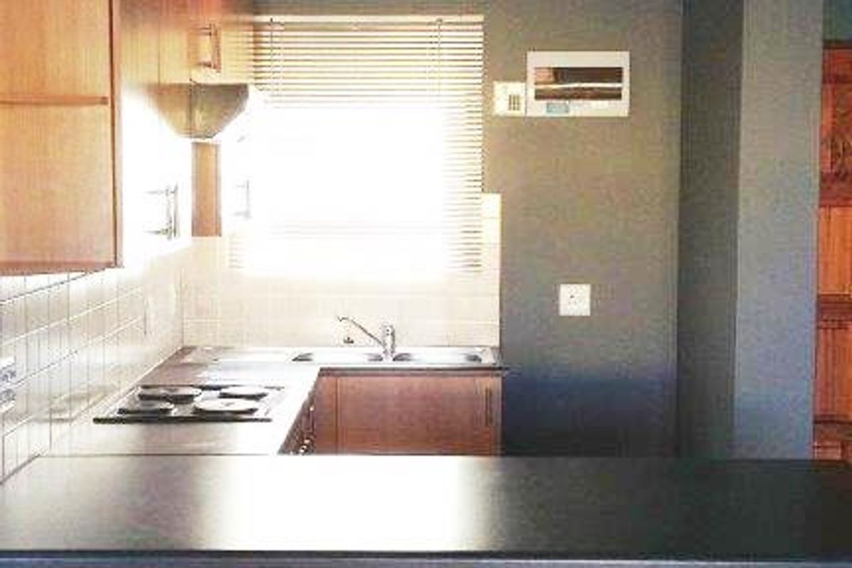WALMER HEIGHTS 2 BED 1 BATH TOWNHOUSE FOR RENT - Photo 4