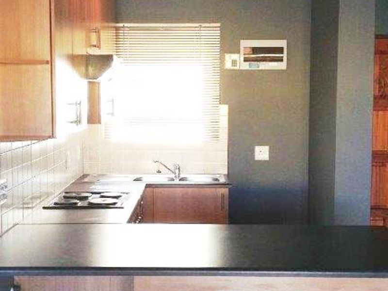 WALMER HEIGHTS 2 BED 1 BATH TOWNHOUSE FOR RENT - Photo 4