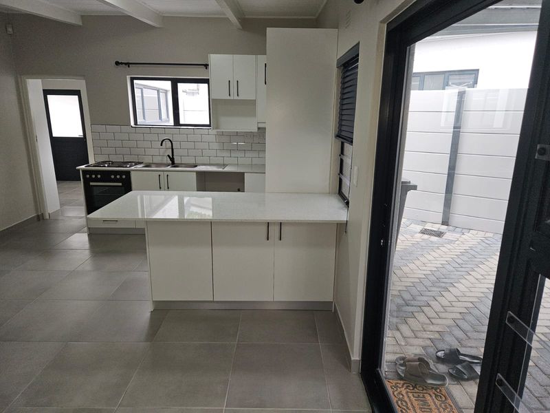Newly Renovated 2 Bedroom House in Kuilsivier - Photo 1