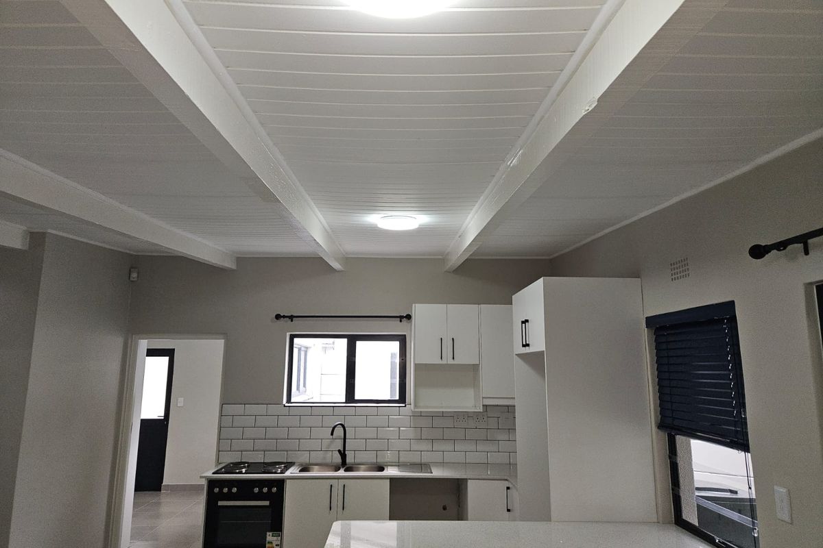 Newly Renovated 2 Bedroom House in Kuilsivier - Photo 2
