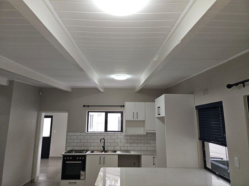 Newly Renovated 2 Bedroom House in Kuilsivier - Photo 2