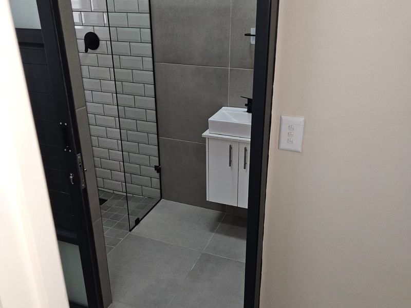 Newly Renovated 2 Bedroom House in Kuilsivier - Photo 7