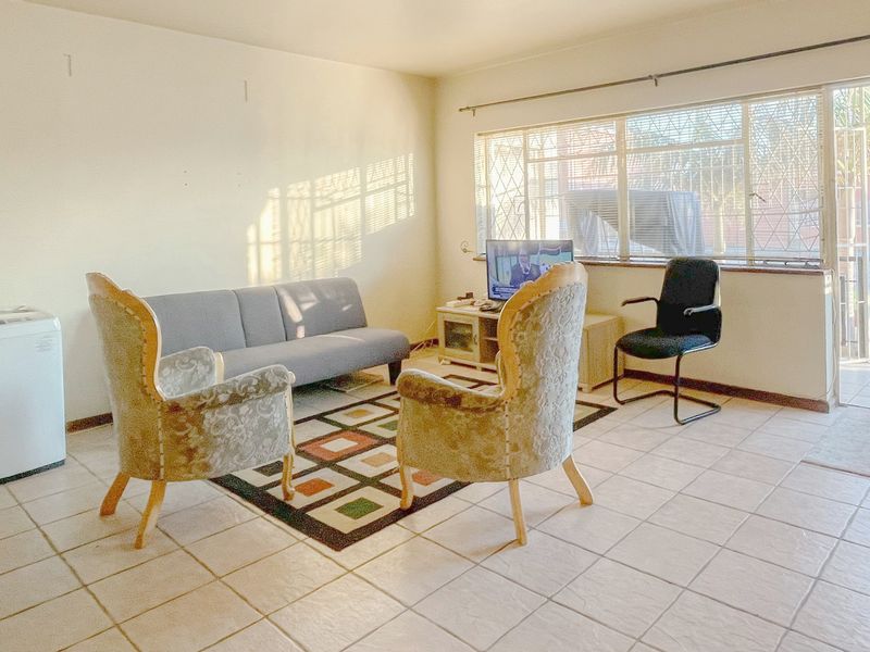 NORTH END 2 BED 1 BATH APARTMENT WITH PARKING FOR RENT - Photo 1