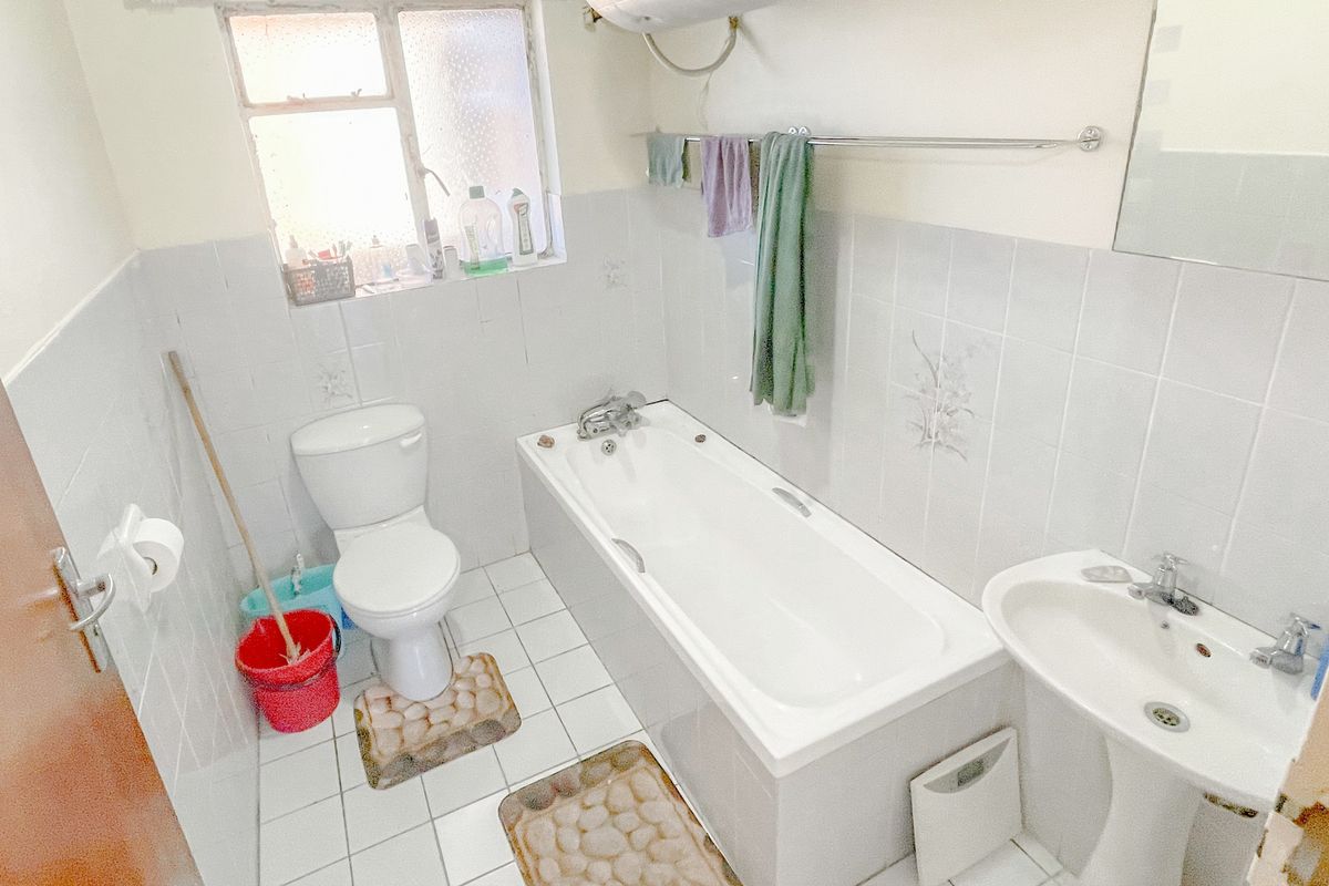 NORTH END 2 BED 1 BATH APARTMENT WITH PARKING FOR RENT - Photo 5