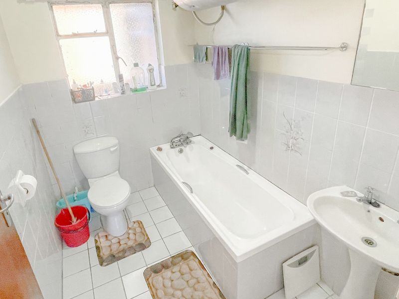 NORTH END 2 BED 1 BATH APARTMENT WITH PARKING FOR RENT - Photo 5