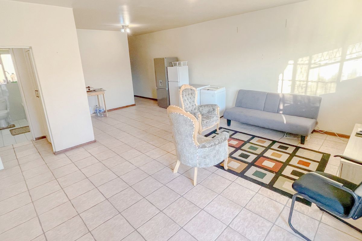 NORTH END 2 BED 1 BATH APARTMENT WITH PARKING FOR RENT - Photo 2