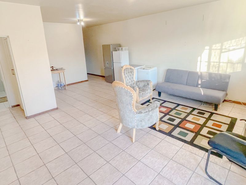 NORTH END 2 BED 1 BATH APARTMENT WITH PARKING FOR RENT - Photo 2