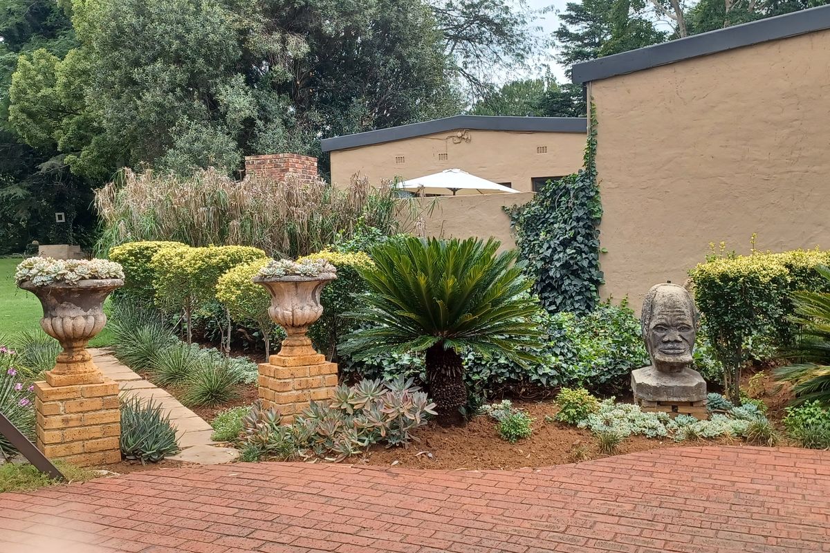 3 Bedroom spacious home with 2 Bedroom flatlet in Henley on Klip - Photo 5