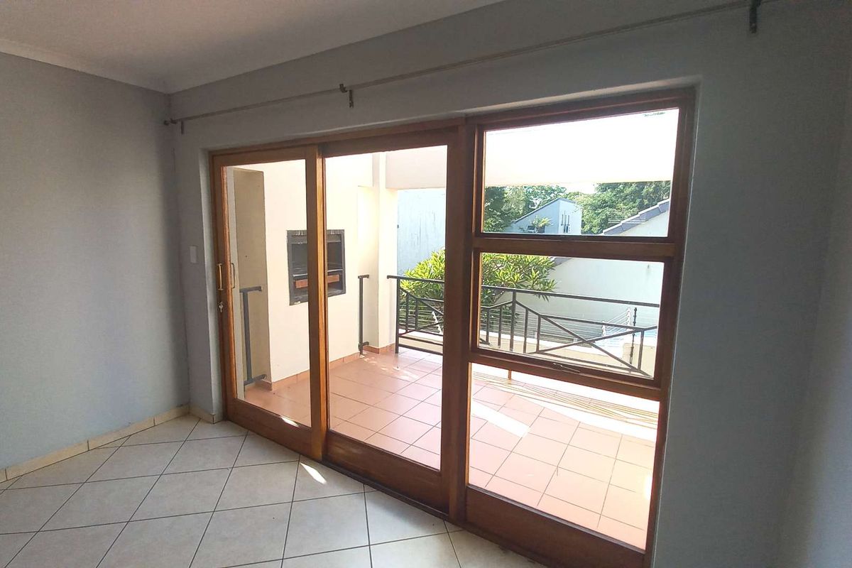 Two Bed - Two Bath in Great location - Photo 4