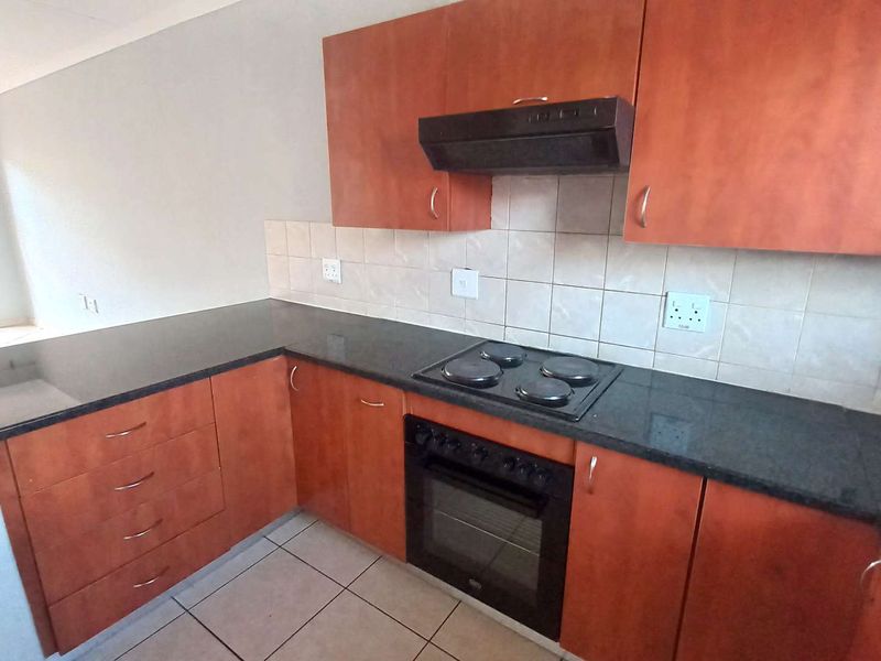 Two Bed - Two Bath in Great location - Photo 9