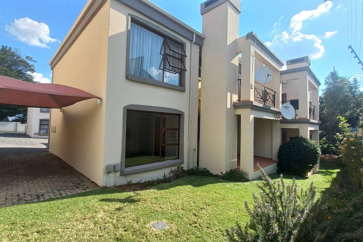 Two Bed - Two Bath in Great location - Photo 2