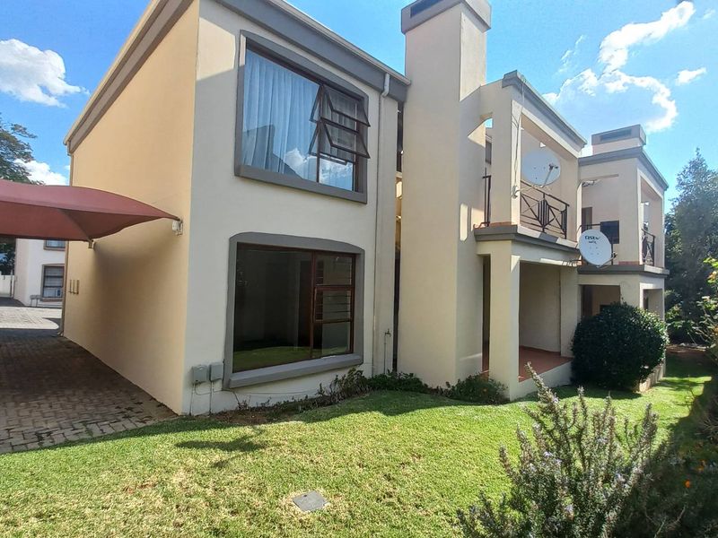 Two Bed - Two Bath in Great location - Photo 2