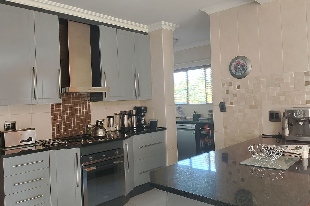 4 Bedroom House For Sale in Helderwyk Estate - Photo 5