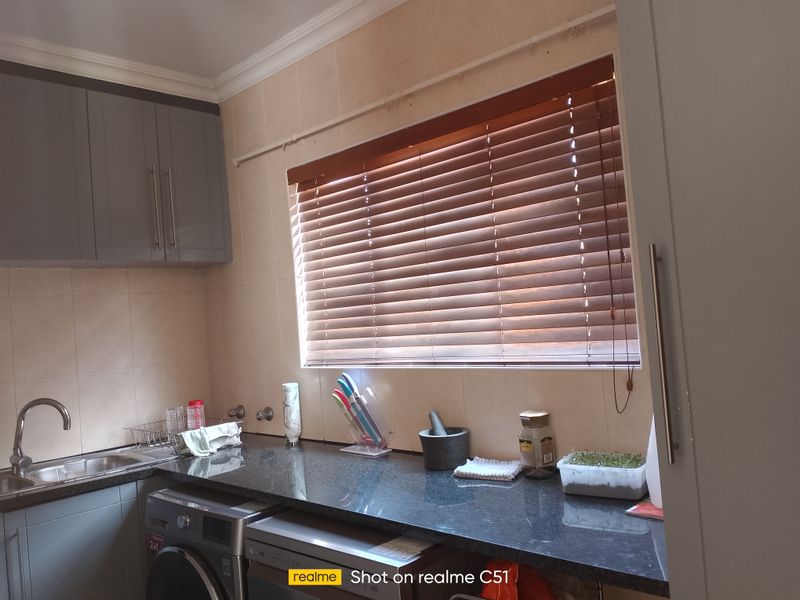 4 Bedroom House For Sale in Helderwyk Estate - Photo 7