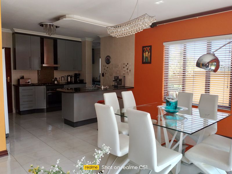 4 Bedroom House For Sale in Helderwyk Estate - Photo 8