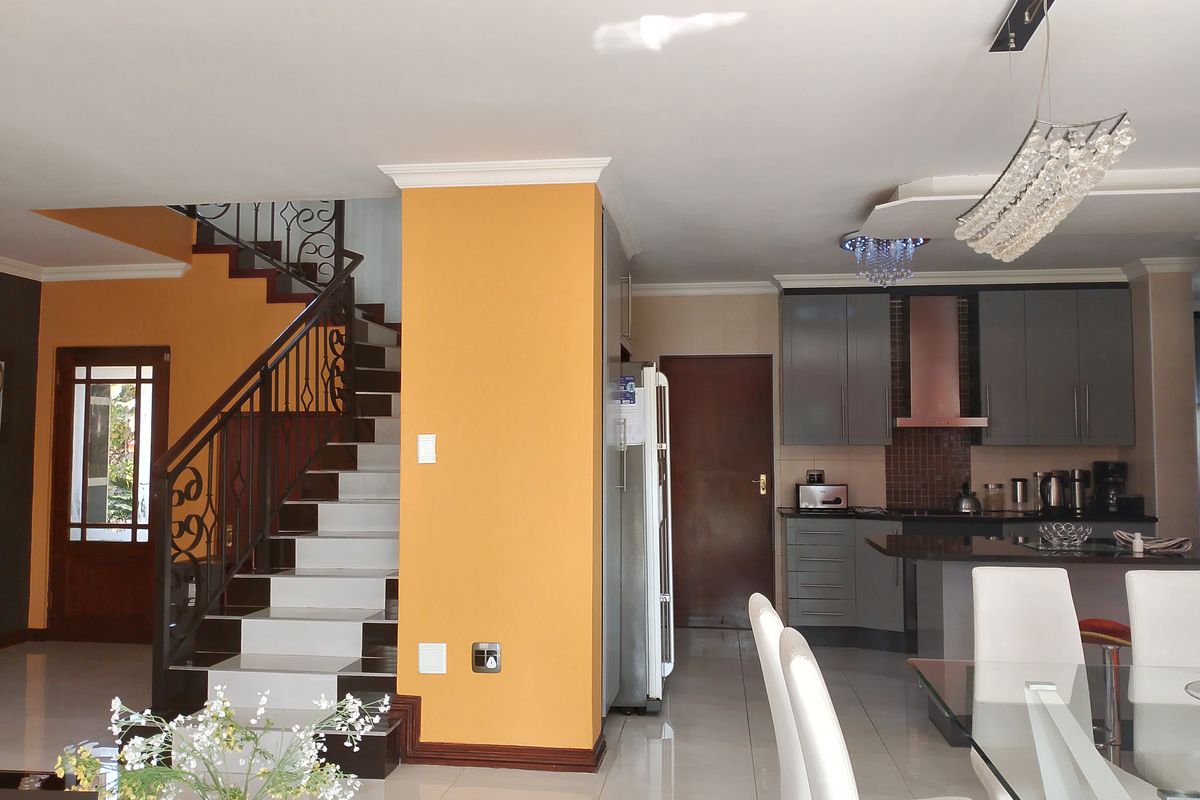 4 Bedroom House For Sale in Helderwyk Estate - Photo 2