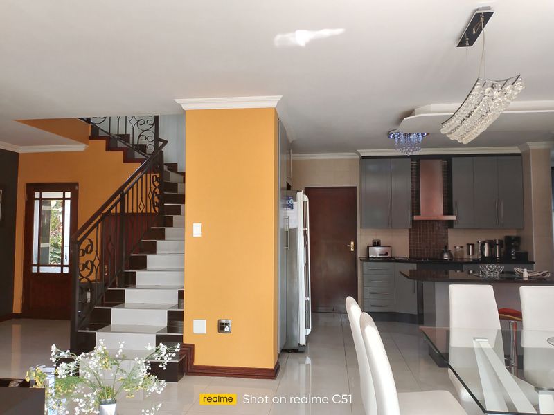 4 Bedroom House For Sale in Helderwyk Estate - Photo 2