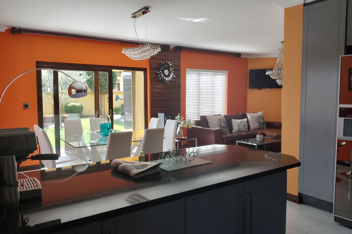 4 Bedroom House For Sale in Helderwyk Estate - Photo 4