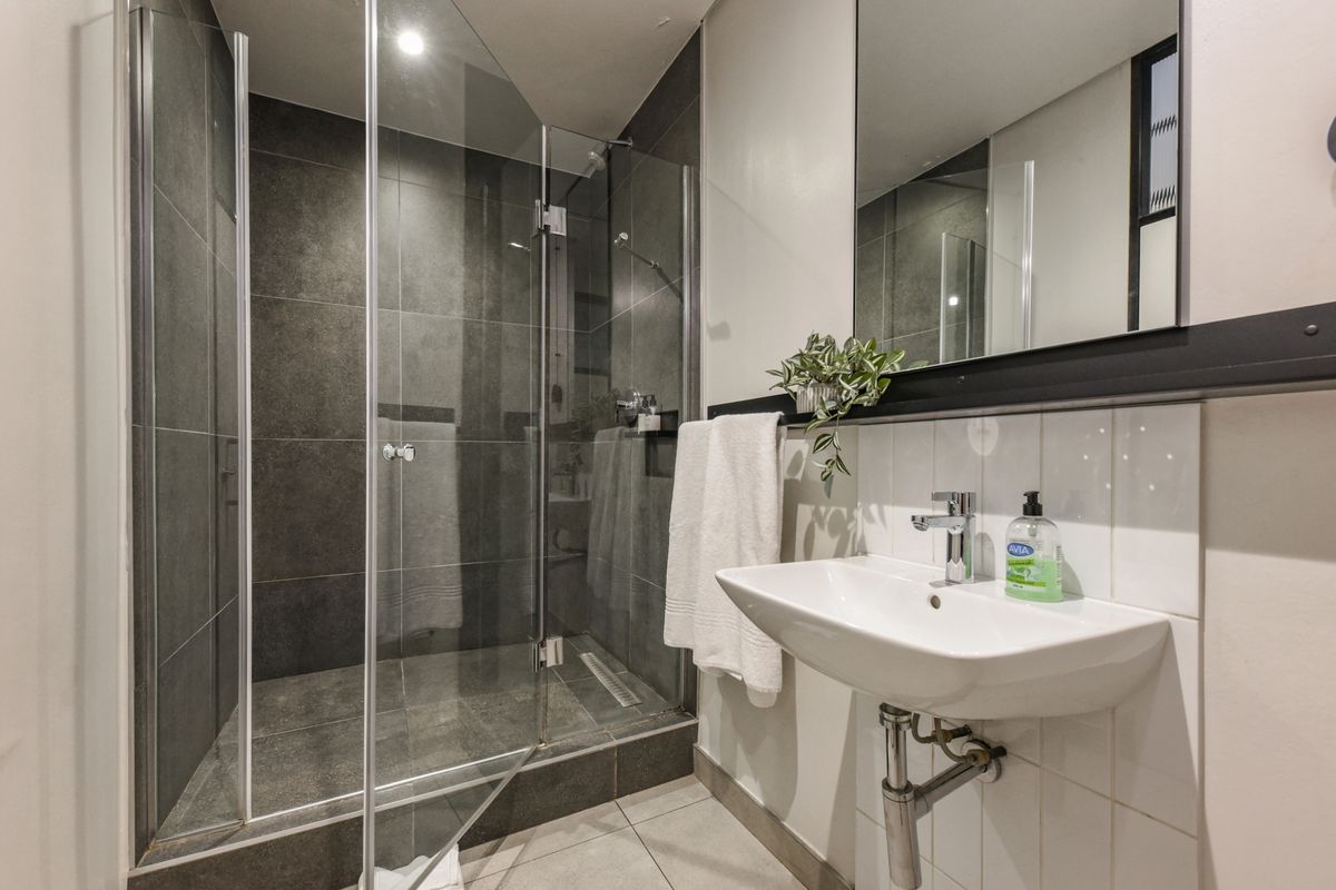 Unfurnished One Bedroom Apartment in The Lineal Sandton - Photo 3