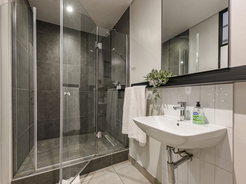 Unfurnished One Bedroom Apartment in The Lineal Sandton - Photo 3